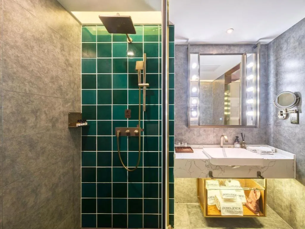 James Joyce Coffetel Tianjin Railway Station