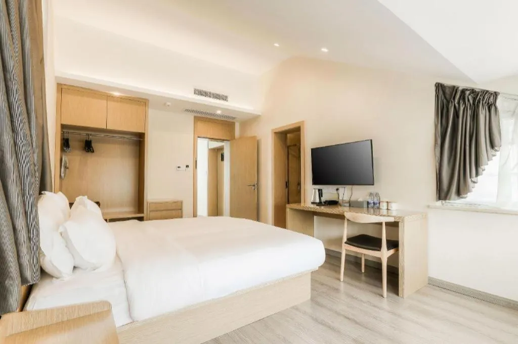 Bed in ZMAX Hotels Wuhan East Lake