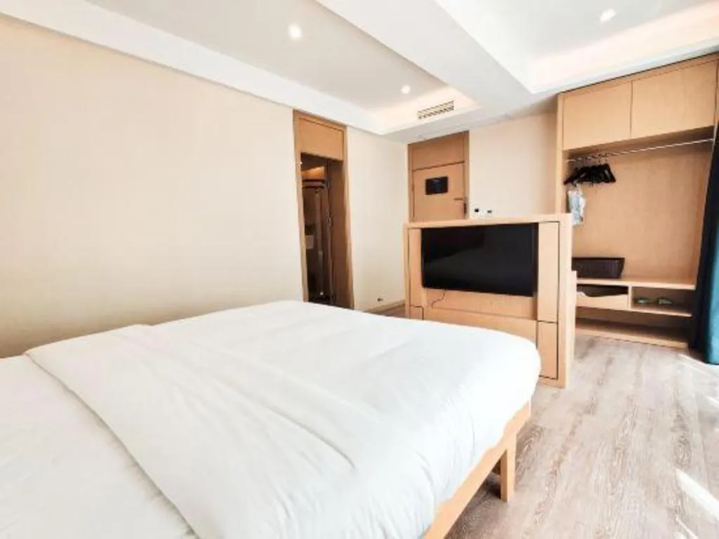 Bed in ZMAX Hotels Wuhan East Lake