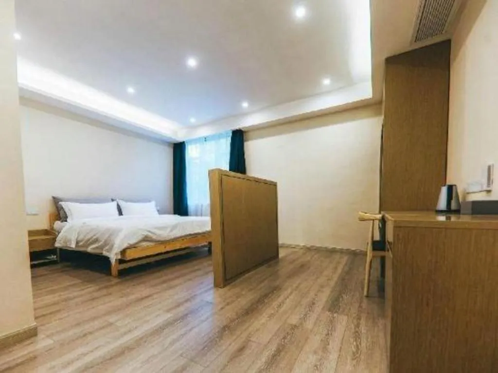 Bed in ZMAX Hotels Wuhan East Lake