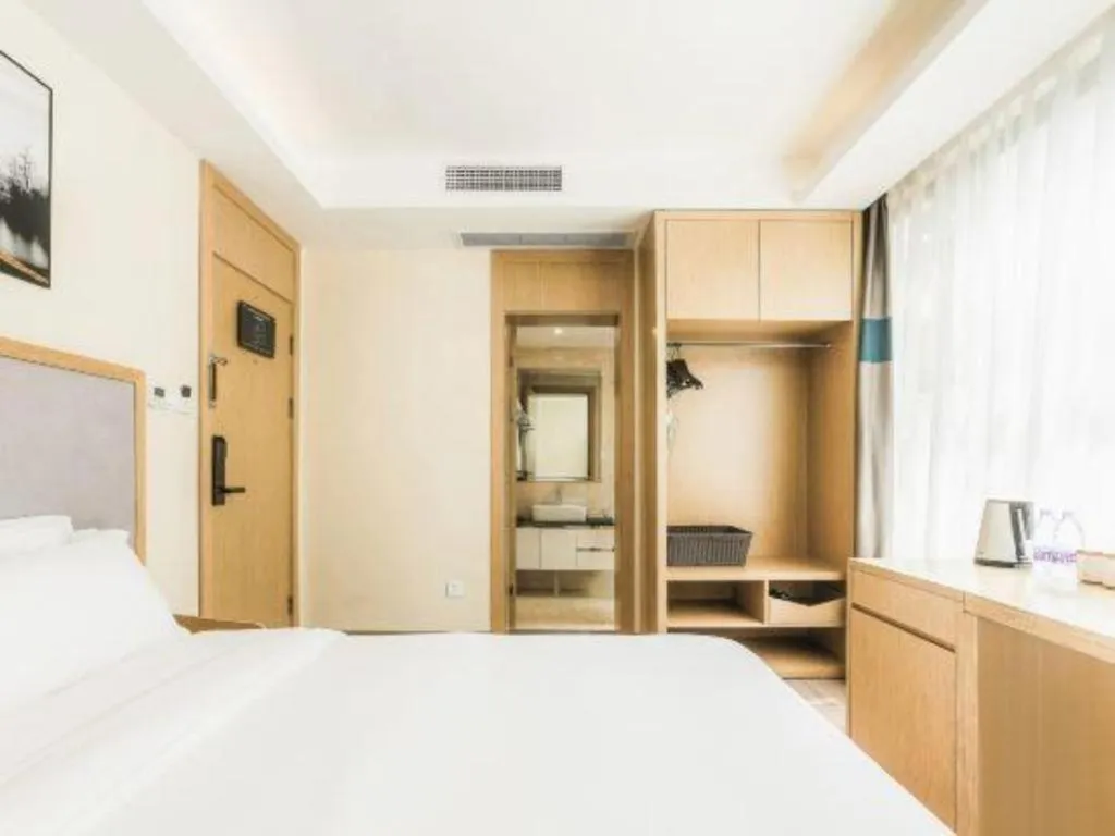 Bed in ZMAX Hotels Wuhan East Lake