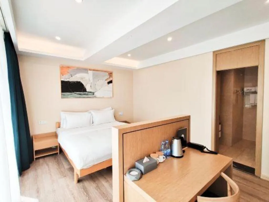 Bed in ZMAX Hotels Wuhan East Lake