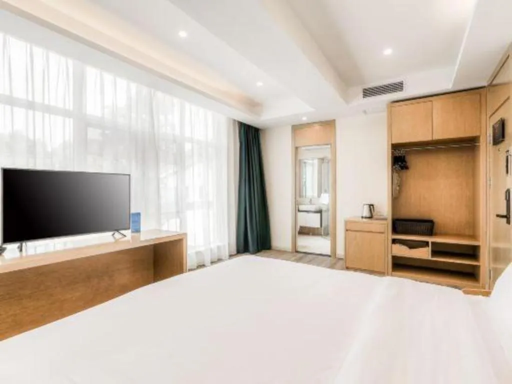 Bed in ZMAX Hotels Wuhan East Lake