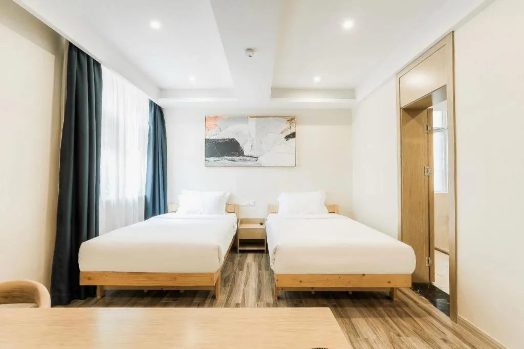 Bed in ZMAX Hotels Wuhan East Lake