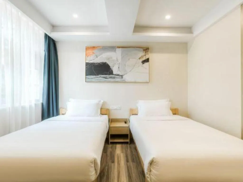 Bed in ZMAX Hotels Wuhan East Lake