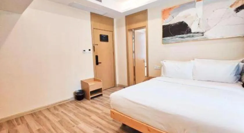 Bed in ZMAX Hotels Wuhan East Lake
