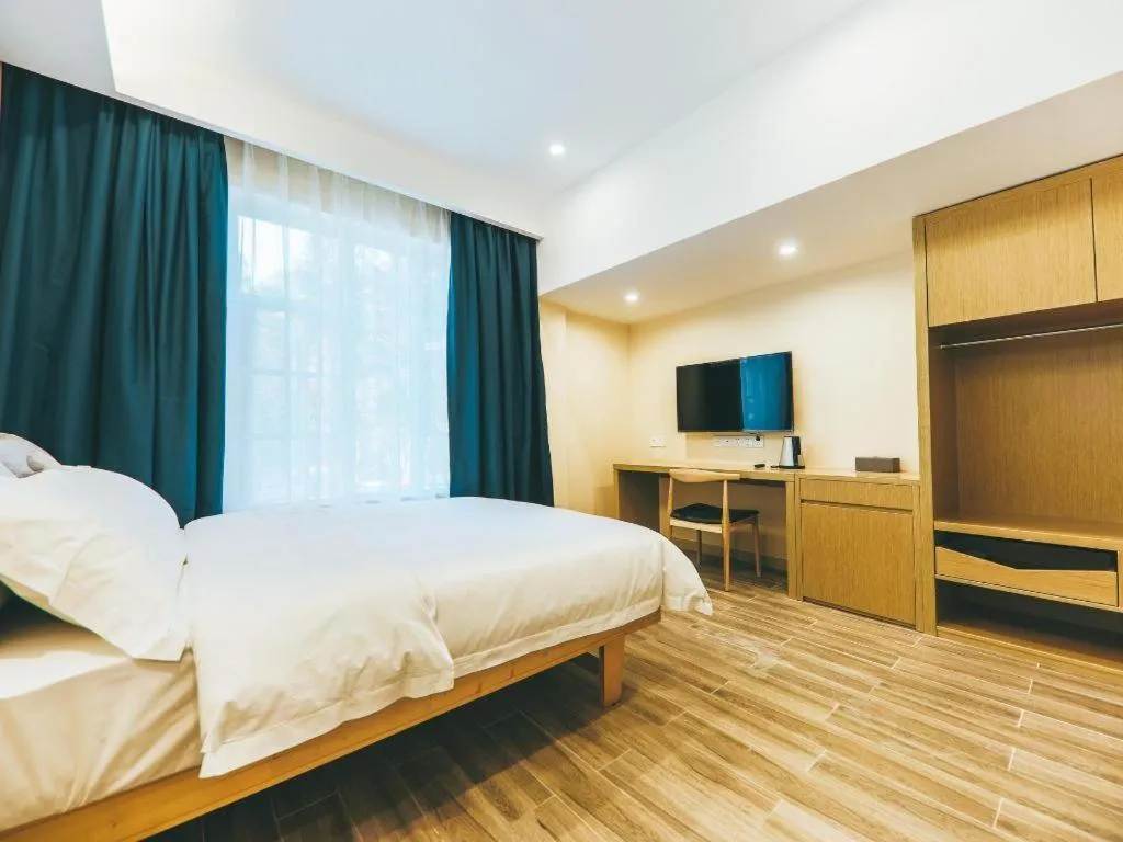 Bed in ZMAX Hotels Wuhan East Lake