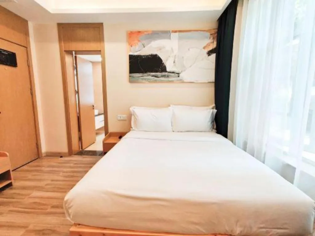 Bed in ZMAX Hotels Wuhan East Lake