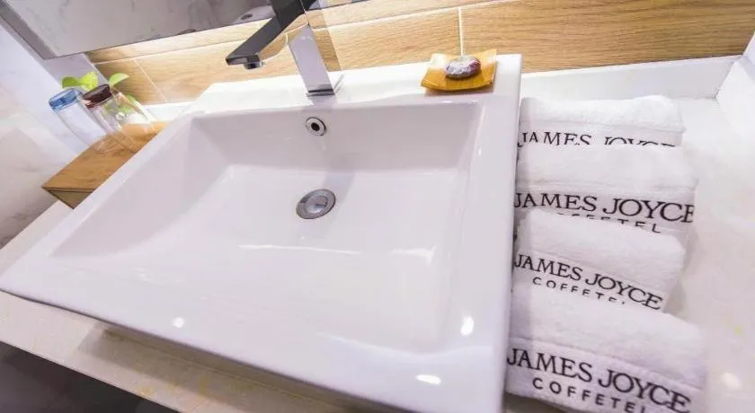 James Joyce Coffetel Jilin Railway Station Fortune Plaza