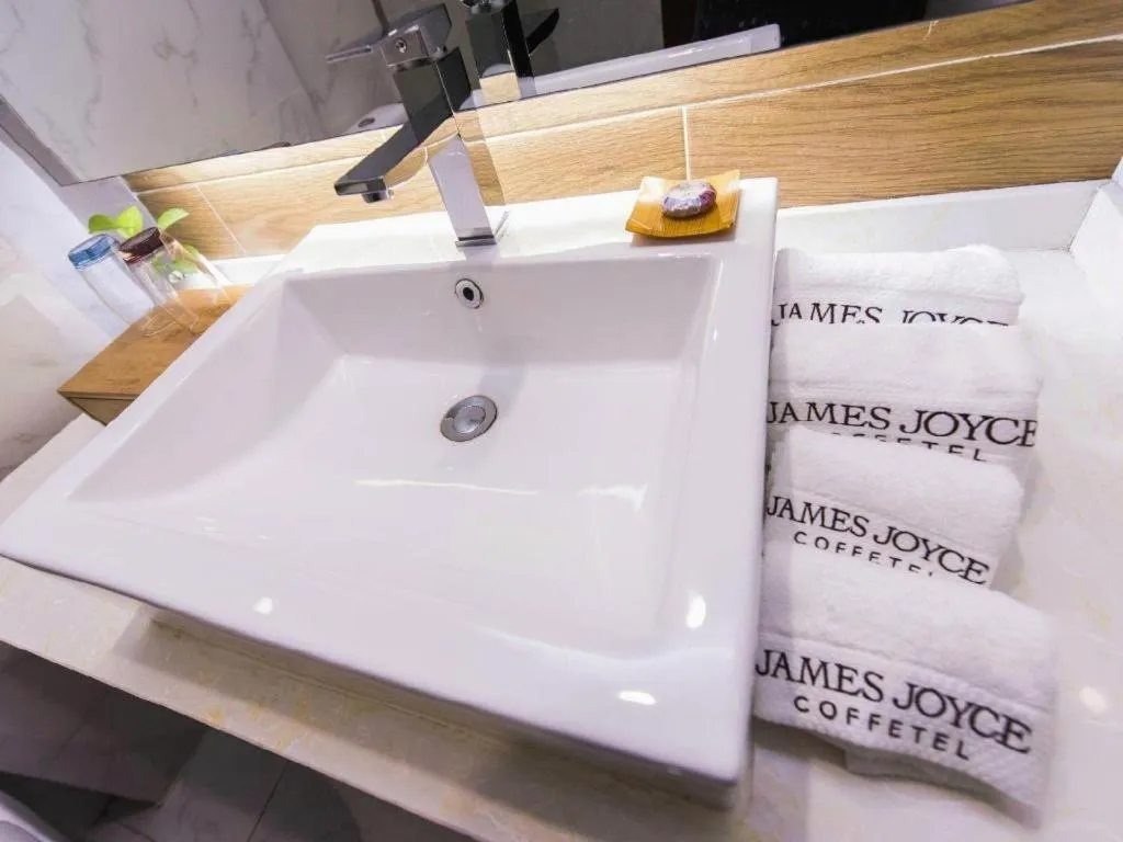 James Joyce Coffetel Jilin Railway Station Fortune Plaza