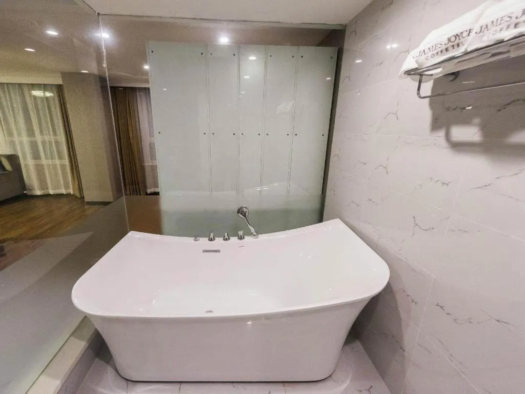 James Joyce Coffetel Jilin Railway Station Fortune Plaza