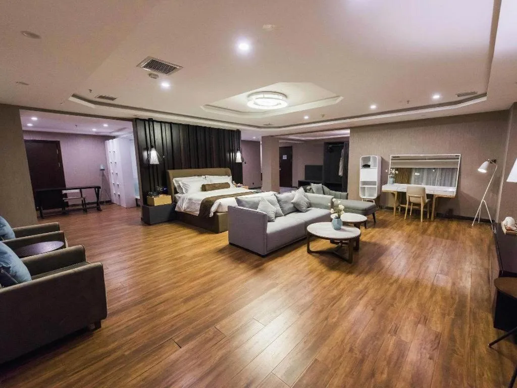 James Joyce Coffetel Jilin Railway Station Fortune Plaza