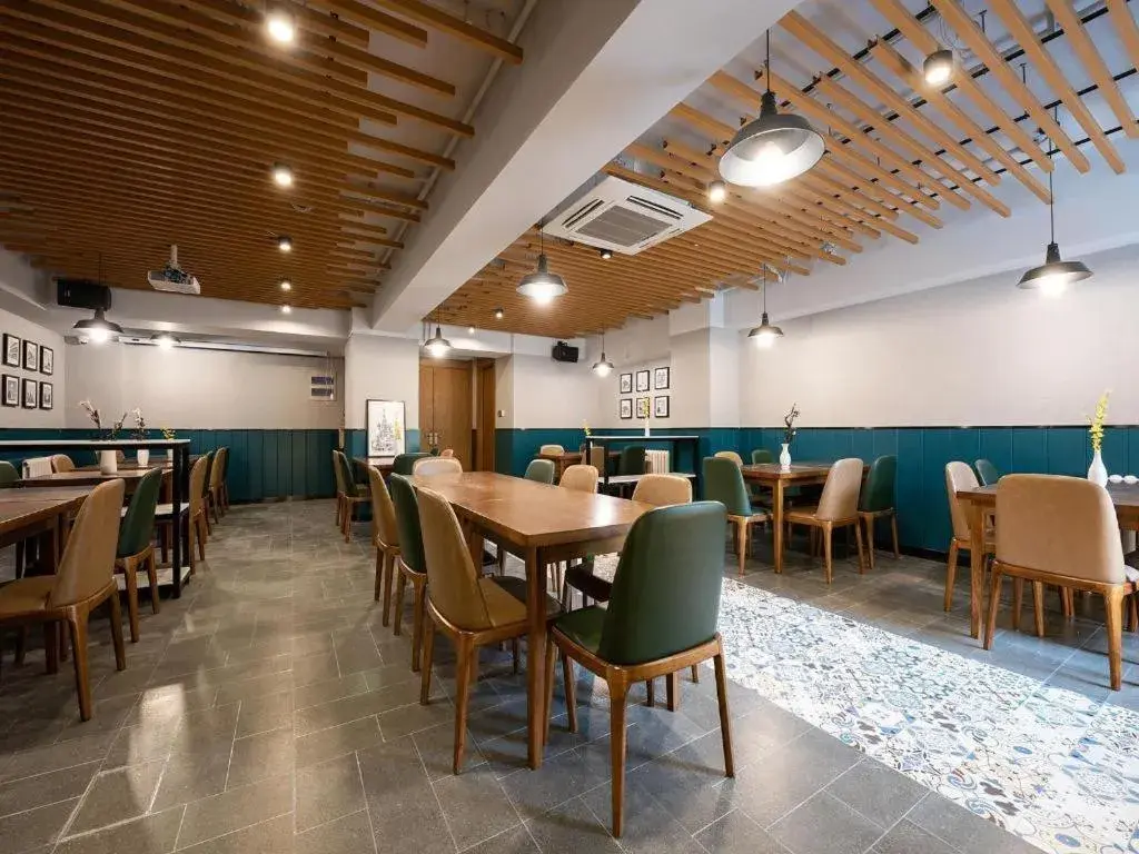 James Joyce Coffetel Harbin West High-speed Railway Station Wanda Plaza James Joyce Coffetel Harbin West High-speed Railway Station Wanda Plaza