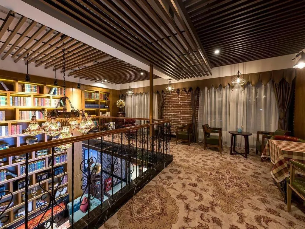 James Joyce Coffetel Harbin West High-speed Railway Station Wanda Plaza