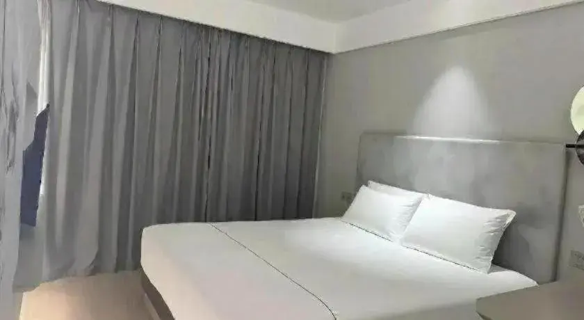 Bed in Magnotel Hotel Wuhan Jiangtan Lihuangpo Road Pedestrian Street Bed in Magnotel Hotel Wuhan Jiangtan Lihuangpo Road Pedestrian Street