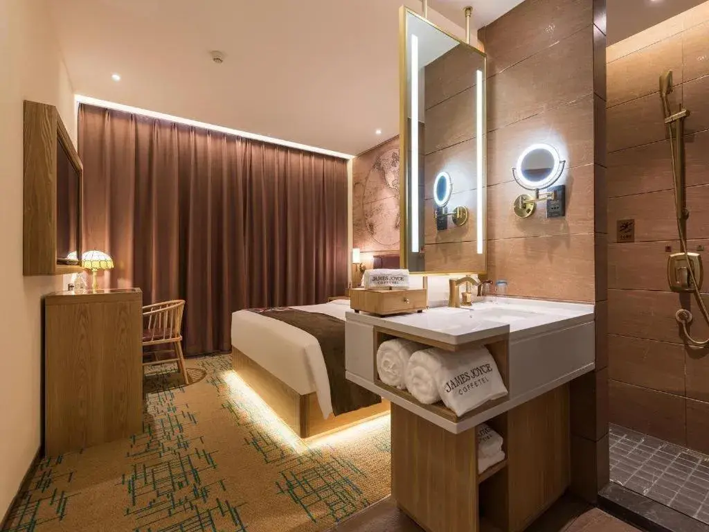 Bed in James Joyce Coffetel Tangshan Zunhua Film City Bed in James Joyce Coffetel Tangshan Zunhua Film City