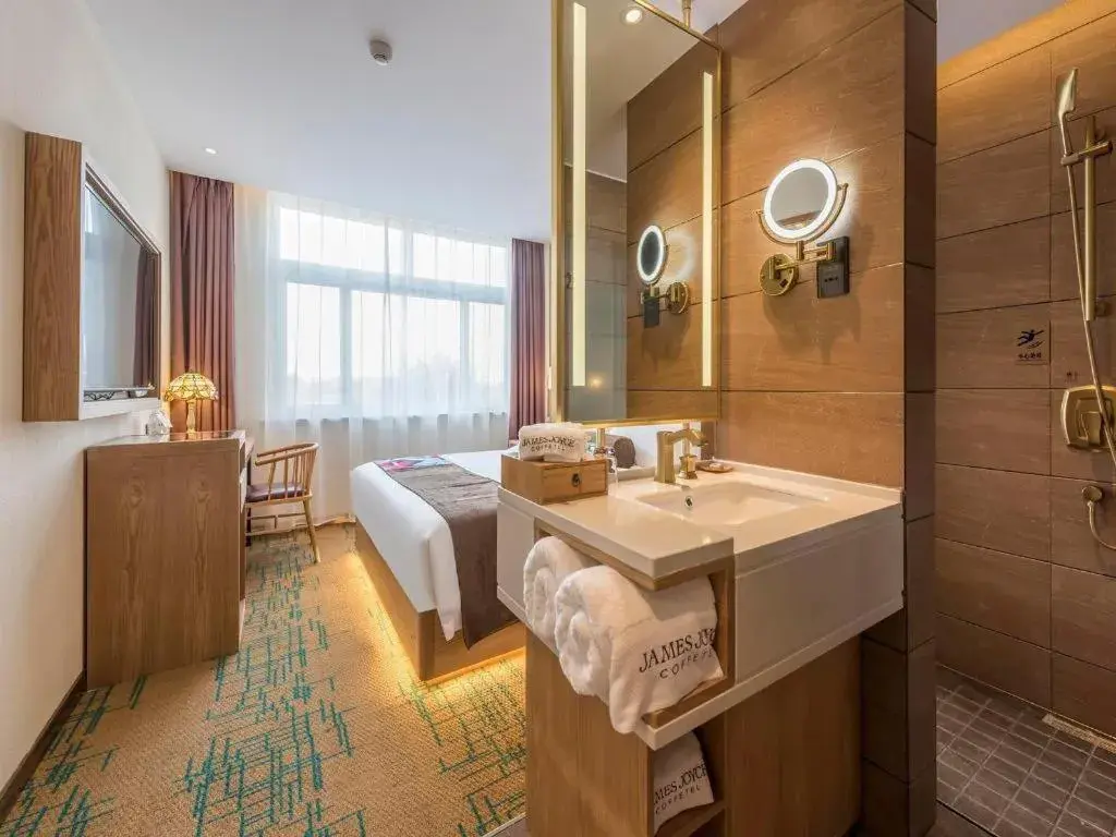 Bed in James Joyce Coffetel Tangshan Zunhua Film City Bed in James Joyce Coffetel Tangshan Zunhua Film City