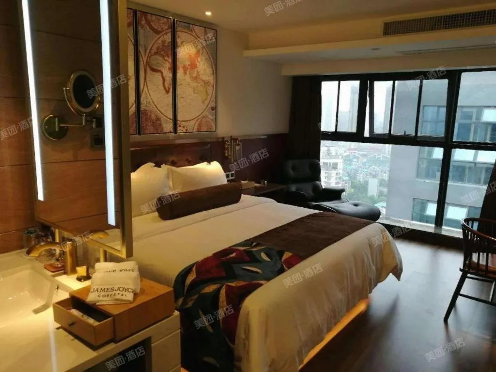 Bed in James Joyce Coffetel Wuhan Gutian Er Road Metro Station