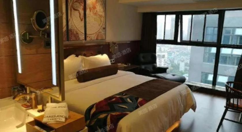 Bed in James Joyce Coffetel Wuhan Gutian Er Road Metro Station