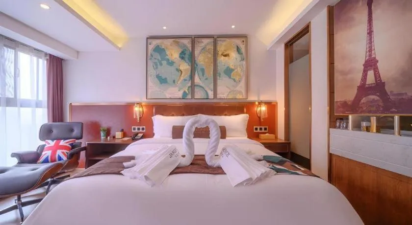 Bed in James Joyce Coffetel Wuhan Gutian Er Road Metro Station