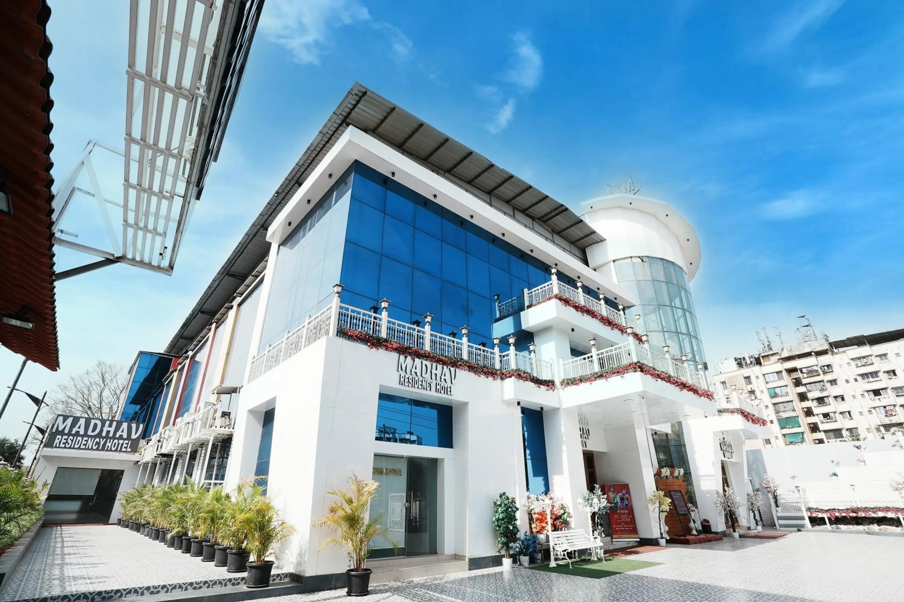 Property building in Madhav Residency Hotel & Banquet, Kalyan, Mumbai
