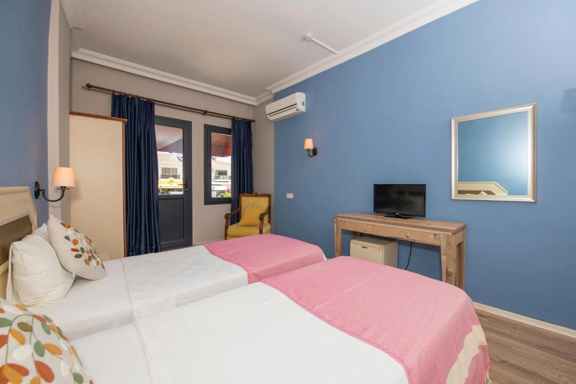 TV and multimedia in Akkent Garden Hotel