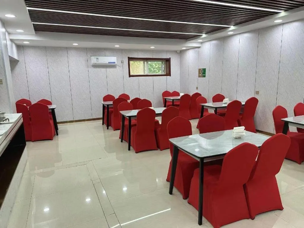 PAI Hotels Shijiazhuang Railway Station West Square