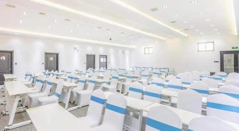 Xana Hotelle Tangshan North Railway Station