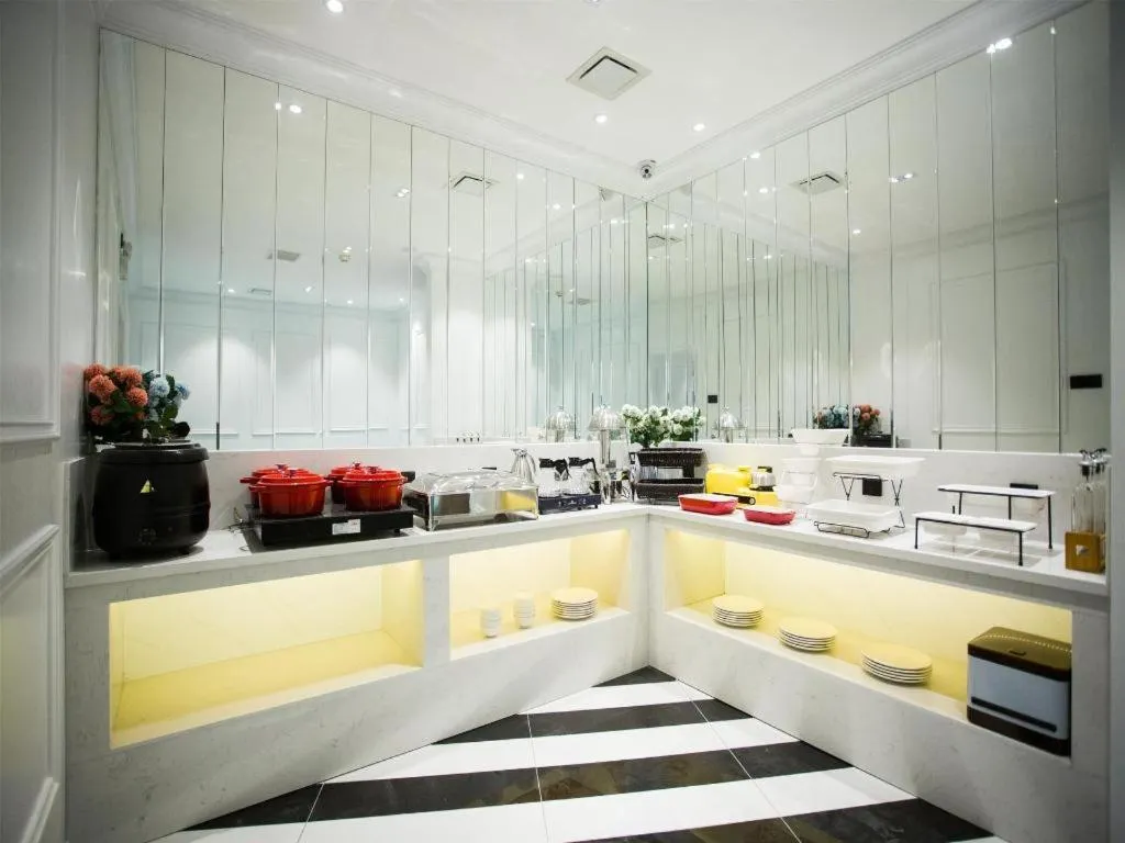 Xana Hotelle Tangshan North Railway Station