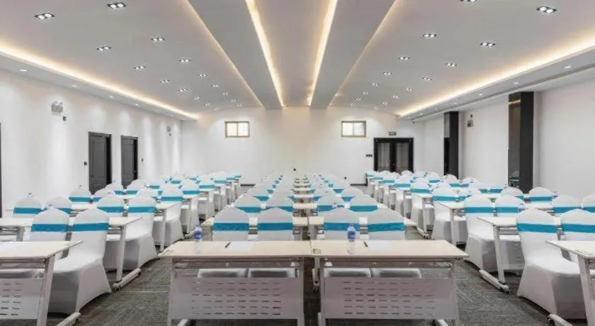 Xana Hotelle Tangshan North Railway Station