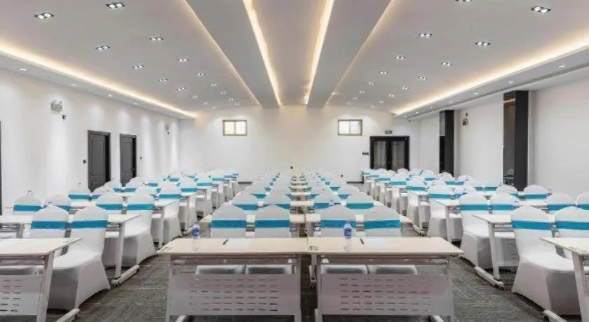 Xana Hotelle Tangshan North Railway Station