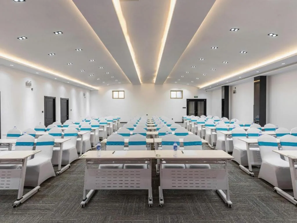 Xana Hotelle Tangshan North Railway Station