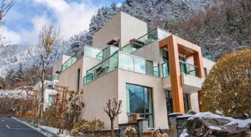 Ramada by Wyndham Guergou