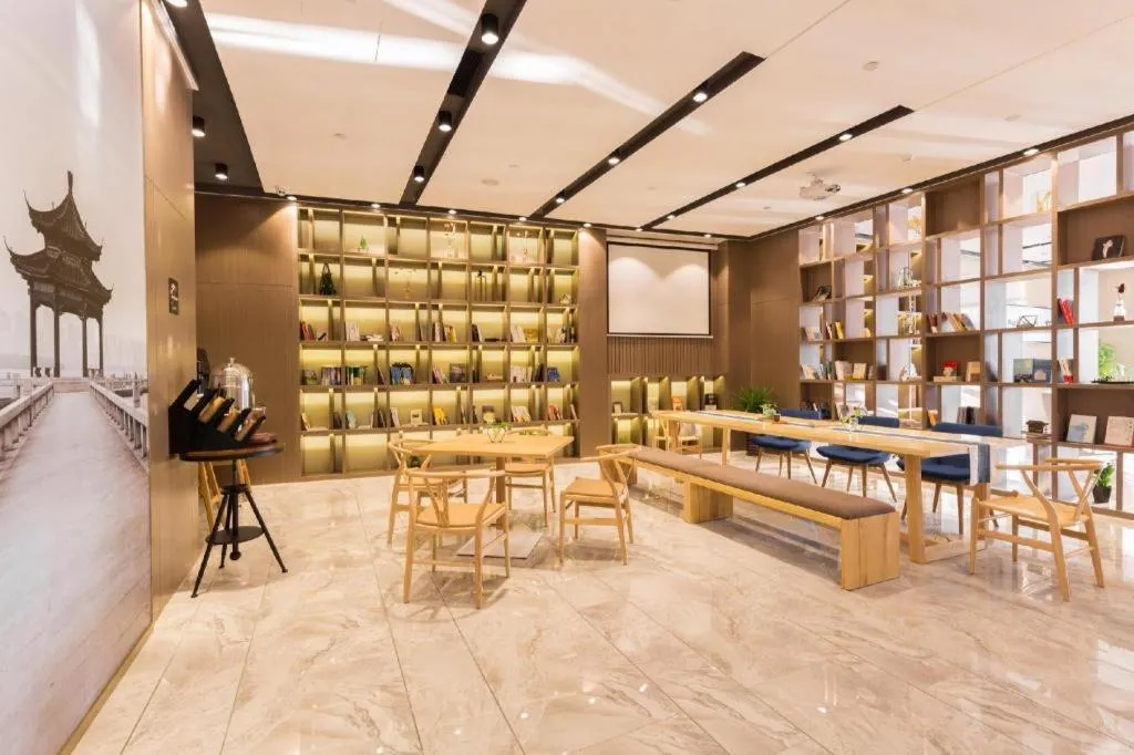Atour Hotel Suzhou Industrial Park Yangcheng Lake Peninsula