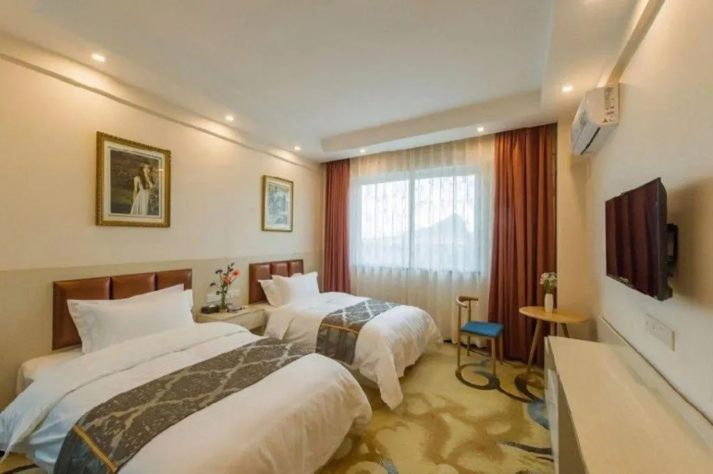 Bed in Guilin Wanjing Hotel