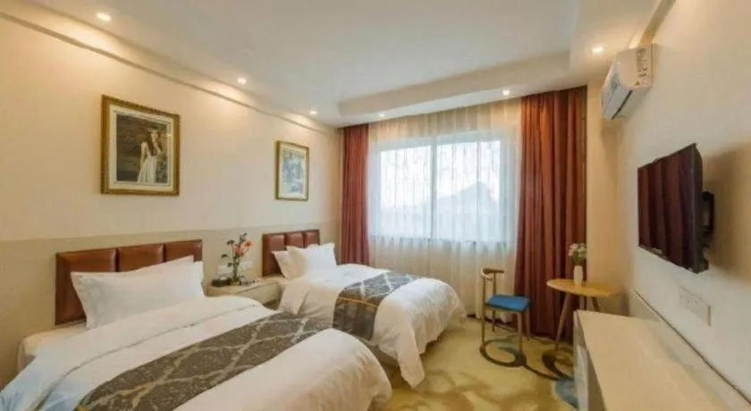 Bed in Guilin Wanjing Hotel