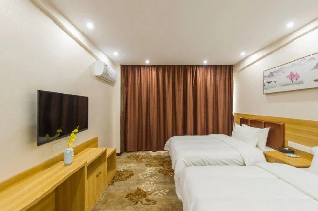 Bed in Guilin Wanjing Hotel