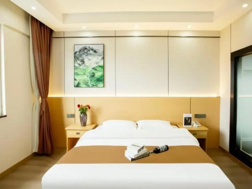 Bed in Guilin Wanjing Hotel