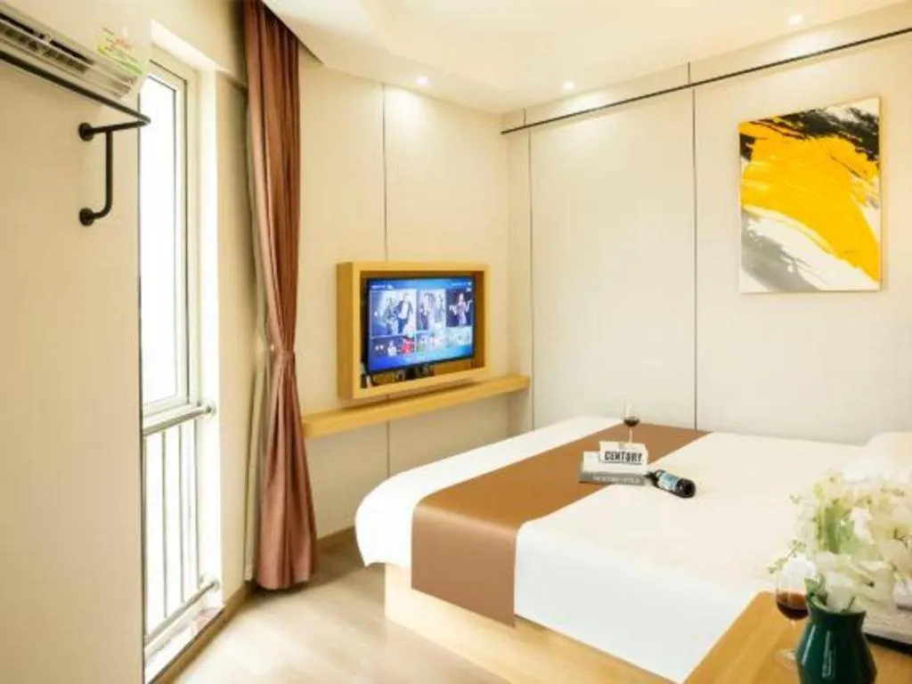 Bed in Guilin Wanjing Hotel