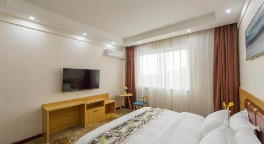 Bed in Guilin Wanjing Hotel