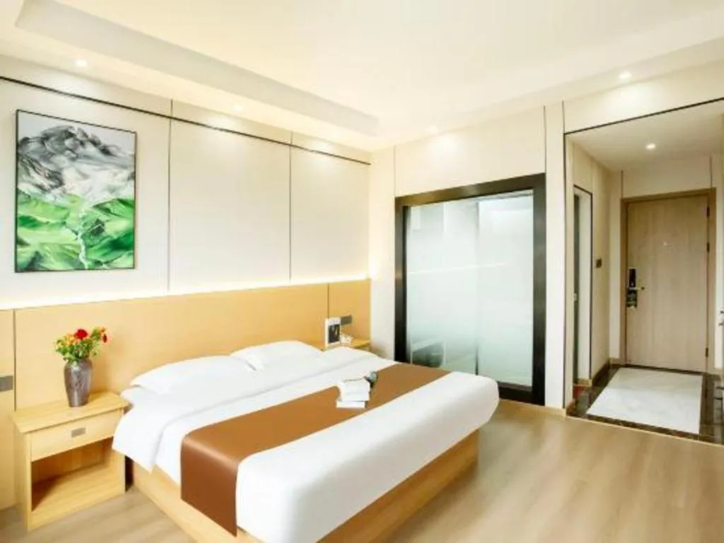 Bed in Guilin Wanjing Hotel