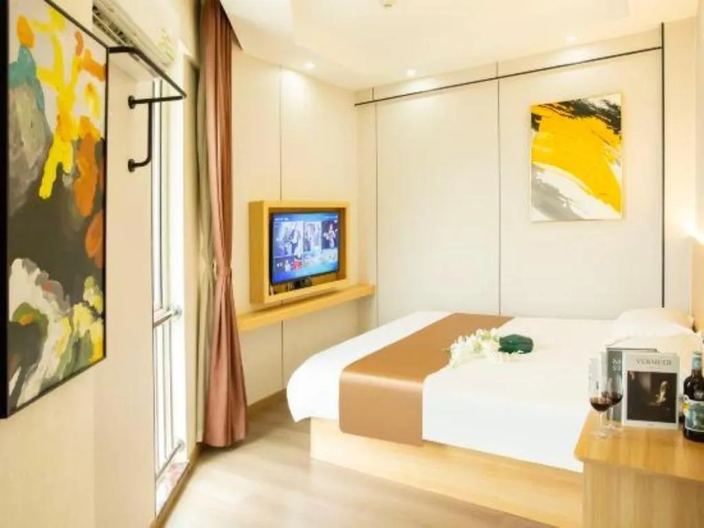 Bed in Guilin Wanjing Hotel