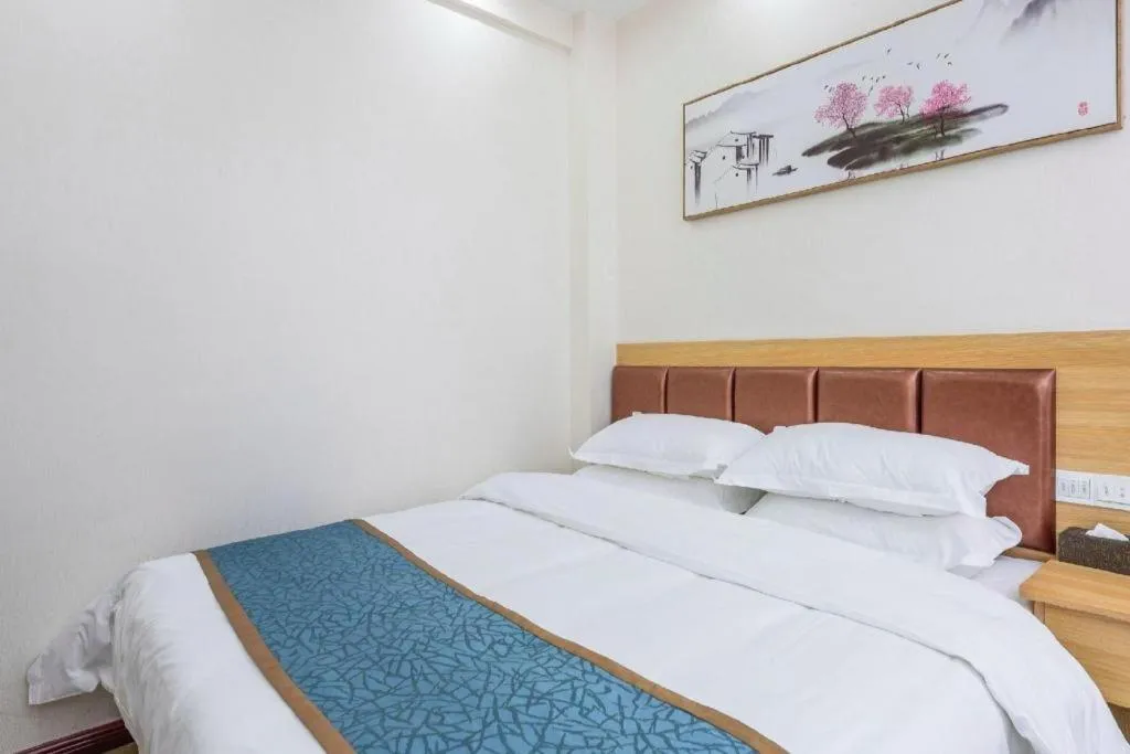 Bed in Guilin Wanjing Hotel