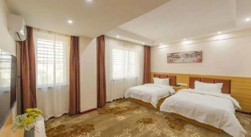 Bed in Guilin Wanjing Hotel