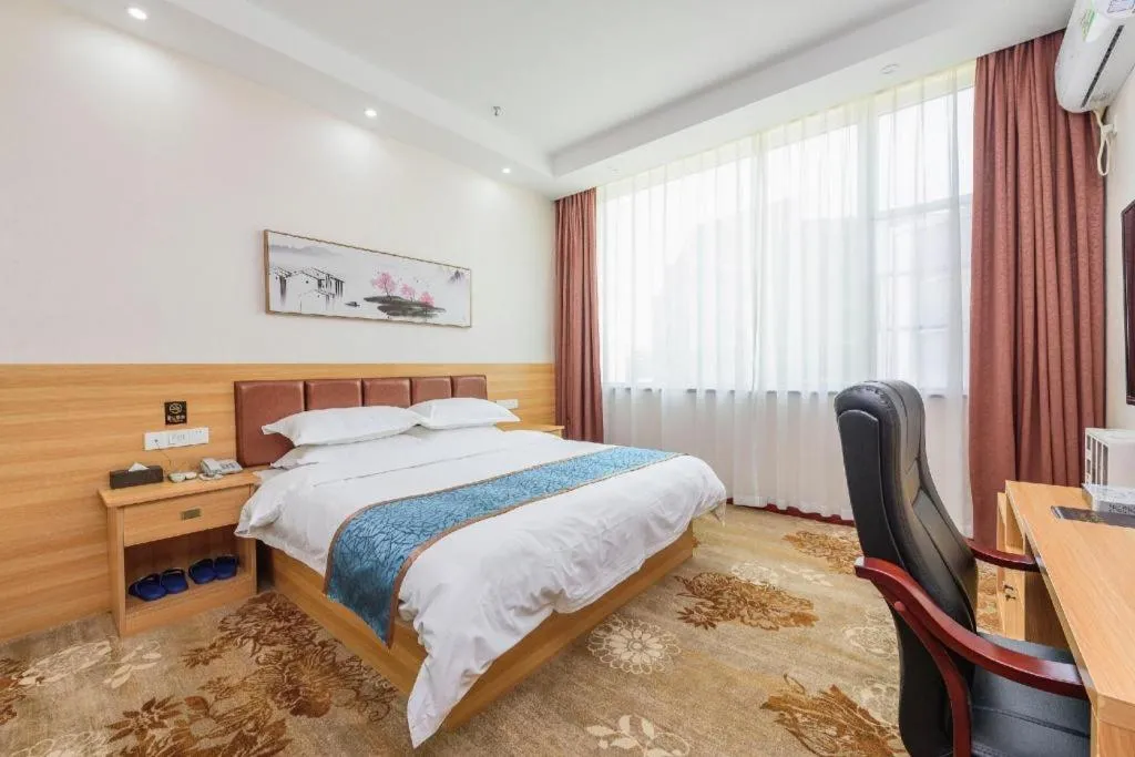 Bed in Guilin Wanjing Hotel