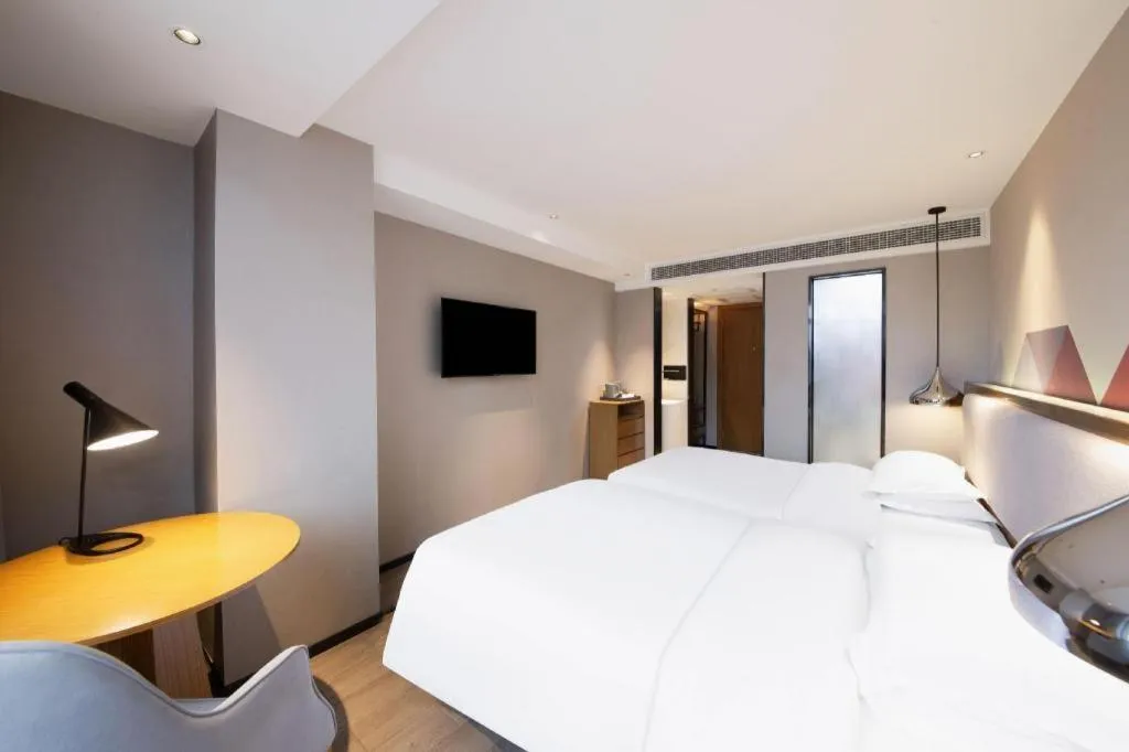 Bed in Borrman Hotel Zhanjiang Wuchuan Jinsha Plaza