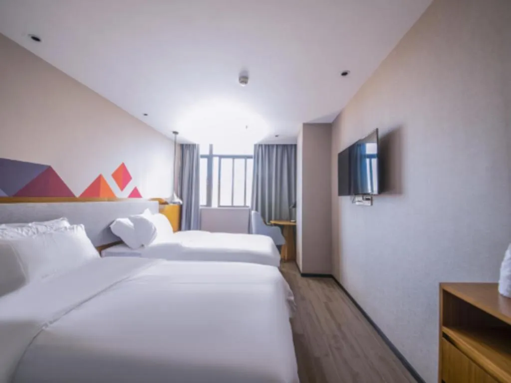 Bed in Borrman Hotel Zhanjiang Wuchuan Jinsha Plaza