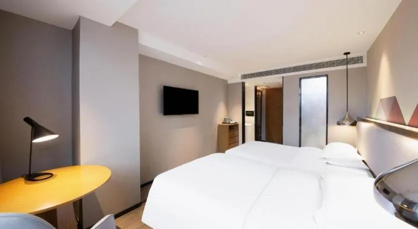 Bed in Borrman Hotel Zhanjiang Wuchuan Jinsha Plaza