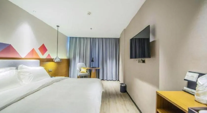 Bed in Borrman Hotel Zhanjiang Wuchuan Jinsha Plaza