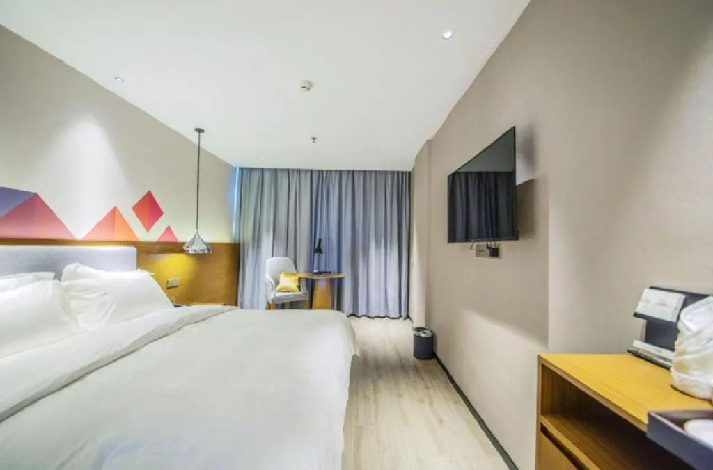 Bed in Borrman Hotel Zhanjiang Wuchuan Jinsha Plaza